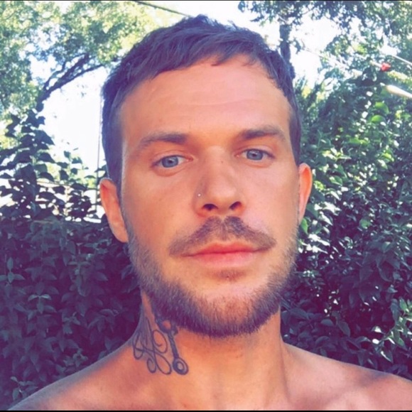 Meet your Posher, Jaime - Picture 3 of 11